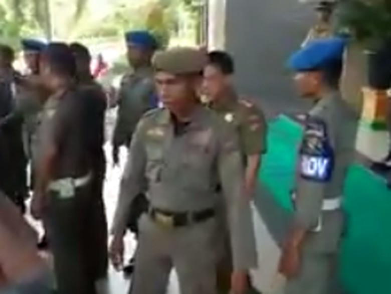 Jadi Korban Kekejaman Satpol PP, Mahasiswa Lapor ke Polres Jadi Korban Kekejaman Satpol PP, Mahasiswa Lapor ke Polres