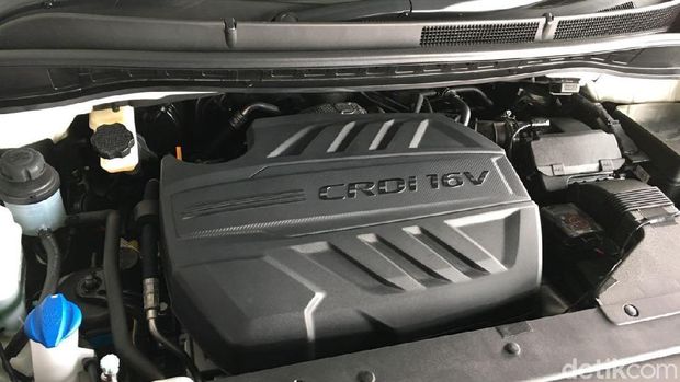Mesin Kia Grand Sedona Diesel Foto: Dina Rayanti