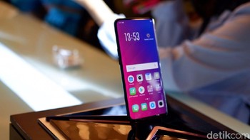 OPPO Find X punya screen to body mencapai 93,8%. Foto: detikINET/Adi Fida Rahman