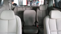 Kalau mobil MPV biasanya bisa menampung 7-8 orang, Grand Sedona justru mampu mengangkut 11 penumpang tapi diklaim tidak meninggalkan kenyamanan.