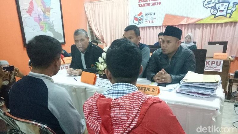 Telat 15 Menit, PSI Banyuwangi Gagal Daftarkan Bacaleg Telat 15 Menit, PSI Banyuwangi Gagal Daftarkan Bacaleg