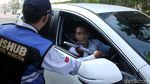 Kasat Lantas Polres Jakbar Turun ke Jalan Sosialisasikan Ganjil-Genap