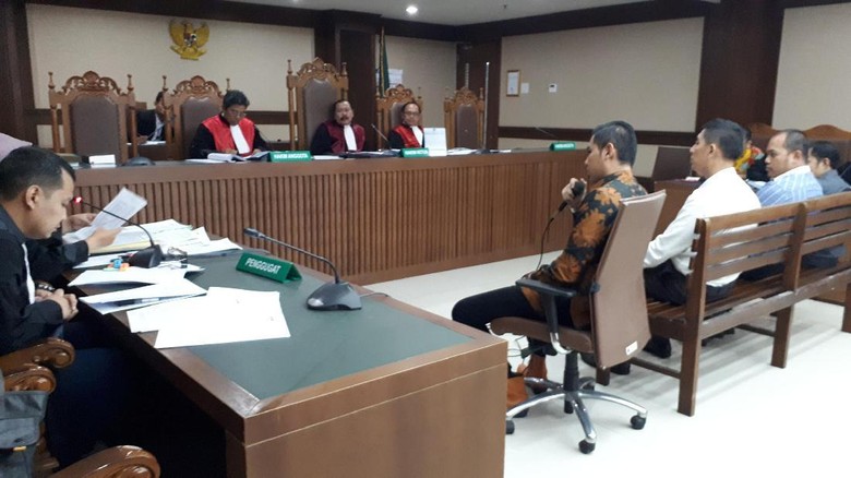 Hakim Tegur Ponakan Rudi Erawan di Sidang: Jangan Bikin Masalah Hakim Tegur Ponakan Rudi Erawan di Sidang: Jangan Bikin Masalah