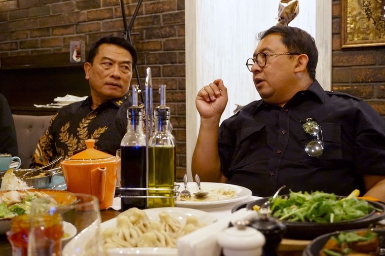 Moeldoko Ngobrol Santai Bahas Politik Bareng Fadli Zon di Georgia Moeldoko Ngobrol Santai Bahas Politik Bareng Fadli Zon di Georgia