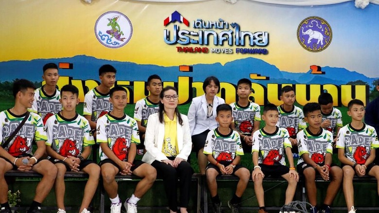 Temui Publik, Remaja yang Selamat dari Gua Thailand: Ini Keajaiban Temui Publik, Remaja yang Selamat dari Gua Thailand: Ini Keajaiban