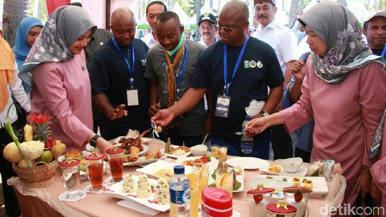 Wah, Ada Nasi Goreng dari Pisang di Lomba ala PKK Banyuwangi Wah, Ada Nasi Goreng dari Pisang di Lomba ala PKK Banyuwangi