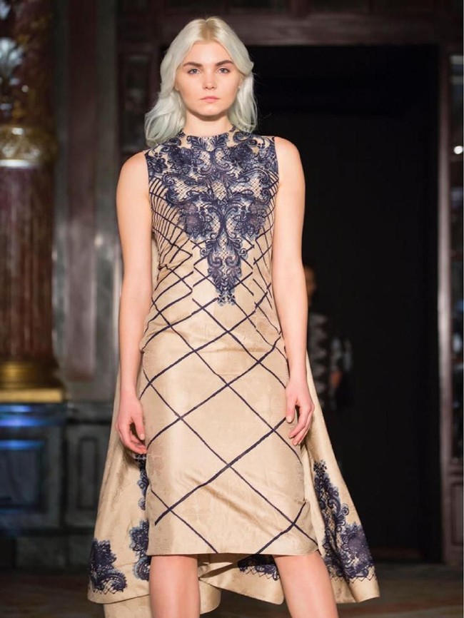 Fashion show Alleira Batik yang mengambil tema La Vie En Rose di Paris Fashion Week 2018. Paris, Prancis. Sabtu [3/3/2018]. Foto: dok. Alleira Batik.