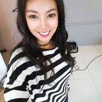 Ia dikirim ke Korea Selatan untuk menjalani serangkaian operasi lengkap. Wanita berambut panjang ini menjalani operasi untuk memperbaiki rahangnya yang bengkok dan susunan tampilan giginya. Foto: Instagram