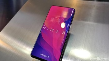 Dapur pacunya memakai Snapdragon 845 dengan RAM 8 GB. Memori internal berukuran 256 GB, sementara baterainya berkapasitas 3.730 mAh.  (Foto: detikINET/Muhammad Alif Goenawan)