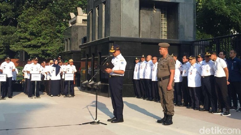 Bareng Pasukan Pelangi, Anies Pimpin Apel Gerebek Sudirman-Thamrin Bareng Pasukan Pelangi, Anies Pimpin Apel Gerebek Sudirman-Thamrin