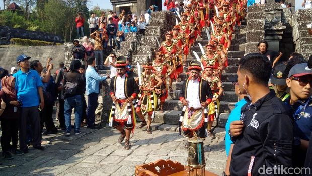 Torch relay api Asian Games 2018 di Candi Ratu Boko.