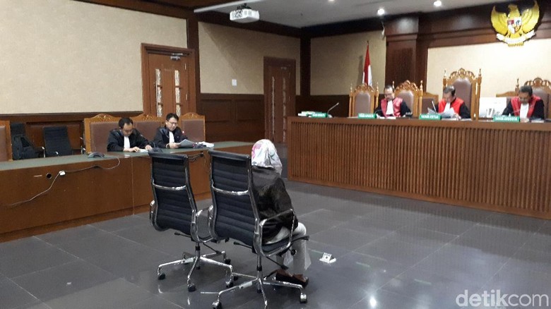Eks Pejabat Pemkot Didakwa Jadi Perantara Rp 6,7 M ke Walkot Kendari Eks Pejabat Pemkot Didakwa Jadi Perantara Rp 6,7 M ke Walkot Kendari