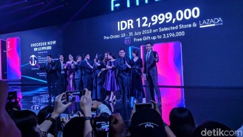 Di pasar Eropa, ponsel ini dijual seharga Rp 16 jutaan. Sementara di China jauh lebih murah, mulai dari Rp 10 jutaan. Lalu bagaimana dengan di Indonesia? Oppo membanderolnya seharga Rp 12,999 juta. (Foto: detikINET/Adi Fida Rahman)