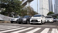 Hal itu membuat pihak kepolisian masih terus berjaga di sekitar jalan untuk tetap melakukan sosialisasi mengenai perluasan sistem ganjil genap.