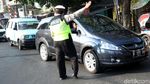 Polisi Alihkan Mobil yang Langgar Ganjil-Genap di Kemayoran