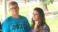 Dikutip dari ABC News, Rabu (18/7/2018), cerita berawal saat Cohen Naulty (kaos biru) memutuskan untuk mentraktir teman-temannya di Beer 88. Sebuah restoran di Lynchburg, Virginia.  (Foto: Dok. WSET via ABC News)