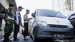Kasat Lantas Polres Jakbar Turun ke Jalan Sosialisasikan Ganjil-Genap