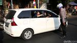 Polisi Alihkan Mobil yang Langgar Ganjil-Genap di Kemayoran