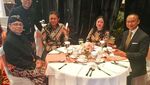 Intip Gaya Puan Maharani Saat Makan dan Minum Jamu Bareng Menteri Lain