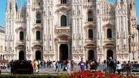 Milan Cathedral atau yang sering disebut oleh masyarakat setempat dengan nama Duomo di Milano ini merupakan katedral gothic terbesar di dunia. Terletak di Piazza del Duomo Kota Milan, katedral katholik terbesar kedua di dunia ini memiliki panjang hingga 157 meter dan mampu menampung sekitar 40.000 orang di dalamnya. Istimewa/Pinterest.