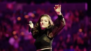 Sebelum Nonton WTF 2018, Lihat Aksi Lorde Dulu Yuk!