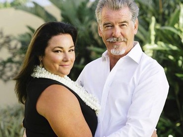 Potret Romantis Eks Pemeran James Bond Pierce Brosnan dan 