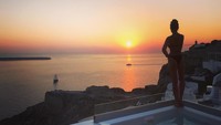 Selama liburan presenter sekaligus model ini tidak hanya sekedar berfoto saja, namun juga bersantai di pantai, diving, hunting sunset, berlayar, berenang, bersepada, ski, skydiving, snowboarding, dan berkunjung ke kebun binatang juga. (missamywillerton/Instagram)