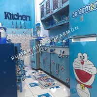 Dapur dengan dekorasi serba Doraemon. Pencinta Doraemon pasti akan betah berlama-lama masak di area ini. Foto: Instagram/@reghinakarwur