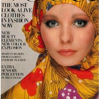 Kreasi scarf dengan printed motif seperti yang dipakai model ini juga bisa ditiru. Tampilan tertutup seperti ini membuat para hijabers tak lagi perlu pakai inner ninja. Foto: Istimewa