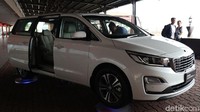 Kia sebelumnya telah mengenalkan Grand Sedona versi bensin saat Gaikindo Indonesia International Auto Show (GIIAS) 2016 lalu.