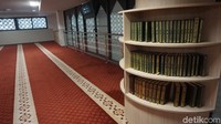 Foto: Meskipun tidak menampilkan ikon masjid dengan kubah, tetapi desain Masjid Al Falaah modern dan kekinian (Shinta/detikTravel)