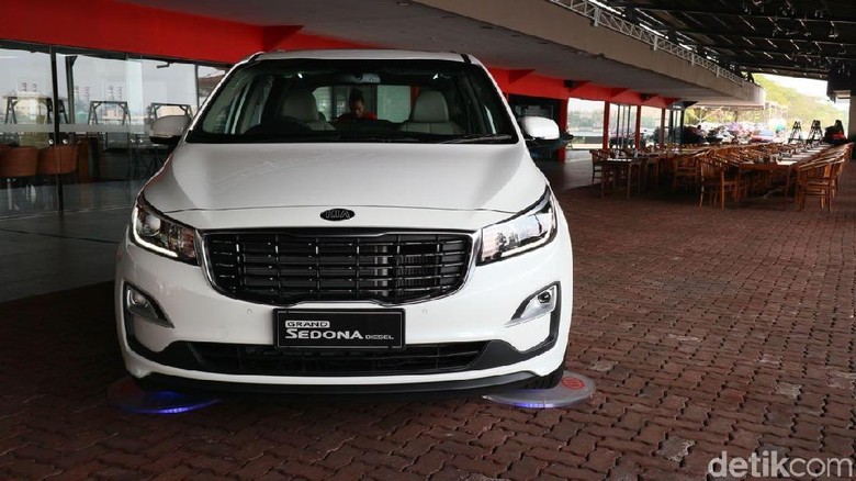 Kia Grand Sedona Foto: Dina Rayanti Kia Grand Sedona Foto: Dina Rayanti