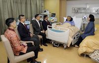 Momen Prabowo Jenguk SBY di RSPAD