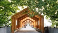 Jembatan yang awalnya digunakan untuk lalulintas kendaraan ini pun menjadi jembatan yang ramah bagi pejalan kaki. Istimewa/Inhabitat.