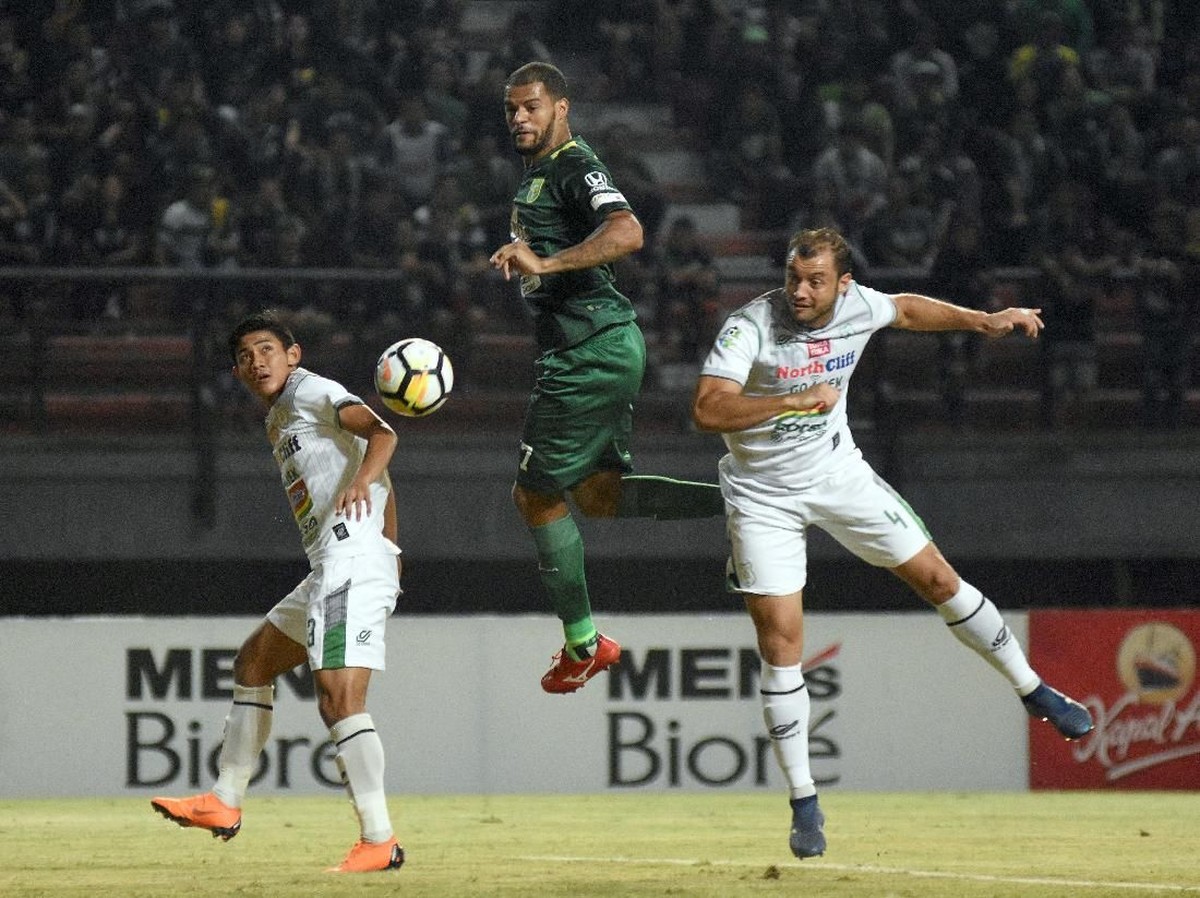 Persebaya Surabaya mengalahkan PSMS Medan dengan skor 2-0 (Foto: M Risyal Hidayat/Antara Foto)