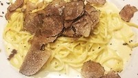 Ini dia hidangan mewah lain yang pernah dicicip saudara tiri Ivanka Trump ini. Ada pasta bertabur jamur truffle yang terkenal berharga selangit. Foto: Instagram tiffanytrump
