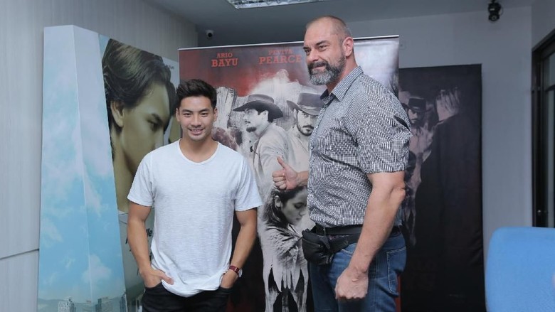 Yoshi Sudarso (kiri), Conan Stevens (kanan). Foto: (ismail/detikhot) Yoshi Sudarso (kiri), Conan Stevens (kanan). Foto: (ismail/detikhot)