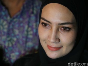 Steffy Burase Absen Panggilan KPK