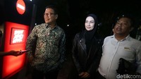 KPK atau Steffy belum memberikan penjelasan mengenai hal itu. Yang pasti, menurut Kabiro Humas KPK Febri Diansyah, pemeriksaan Steffy terkait dengan aliran dana.