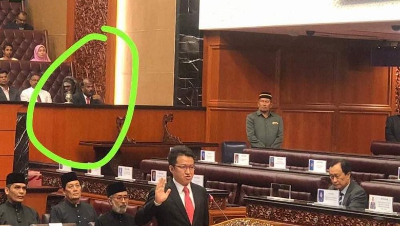 Viral Foto Sosok Diduga Hantu di Parlemen Malaysia, Ternyata... Viral Foto Sosok Diduga Hantu di Parlemen Malaysia, Ternyata...