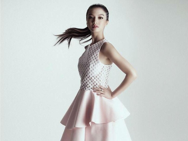 Raline Shah Kangen Ikut Lomba Tangkap Belut untuk Rayakan HUT RI Raline Shah Kangen Ikut Lomba Tangkap Belut untuk Rayakan HUT RI