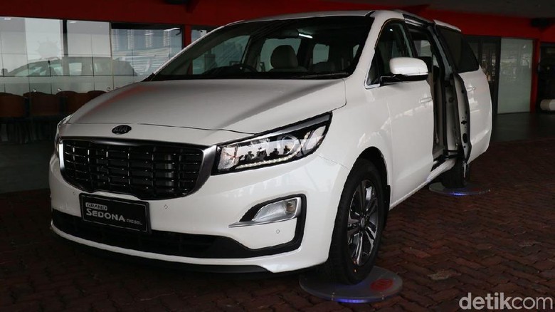 Kia Grand Sedona Diesel Foto: Dina Rayanti Kia Grand Sedona Diesel Foto: Dina Rayanti