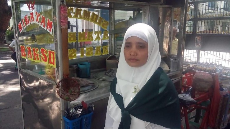Nabung 7 Tahun, Penjual Mi Ayam dari Medan Akhirnya Naik Haji Nabung 7 Tahun, Penjual Mi Ayam dari Medan Akhirnya Naik Haji