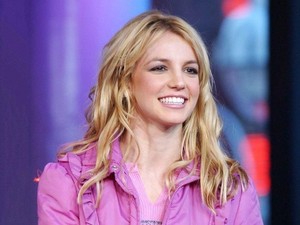 Duh! Konser di Inggris, Britney Spears Disoraki Penonton