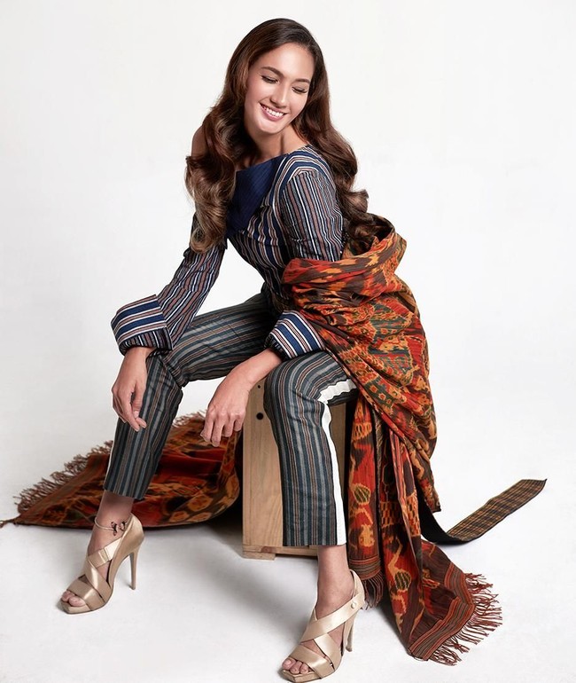 Artis dan presenter cantik Nadine Chandrawinata adalah salah satu mantan finalis Puteri Indonesia. Wanita pemilik tinggi 175 cm ini selain cantik ternyata ia memiliki hobi traveling. Foto: Instagram