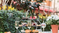  The Den di St Martin tawarkan tempat mewah untuk adakan aftenoon tea. Ada panel kayu ek, kursi mewah, dan beberapa permaianan termasuk backgammon. Menu pelengkapnya pun beragam, ada brioche hingga eclair isi cokelat dan hazelnut mousse.Foto: DesignMyNight