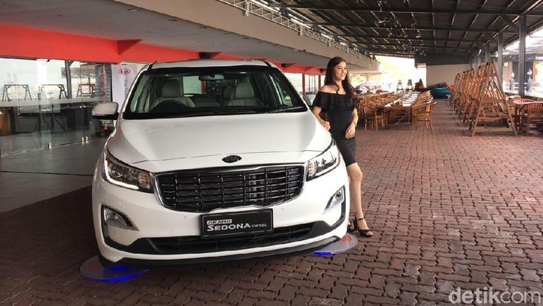 Kia Grand Sedona Diesel Foto: Dina Rayanti Kia Grand Sedona Diesel Foto: Dina Rayanti