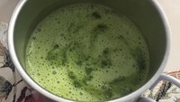 Kalau @riantu_nu suka green tea latte hangat yang dicikmati dengan roti sebagai pembuka hari. Sluurp!Foto: Instagram @riantu_nu