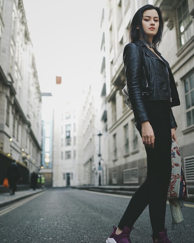 Salah satu artis muda bernama Kimberly Rider ini memiliki  tinggi 177 cm. Ia mempunyai kaki jenjang yang indah. Foto: Instagram