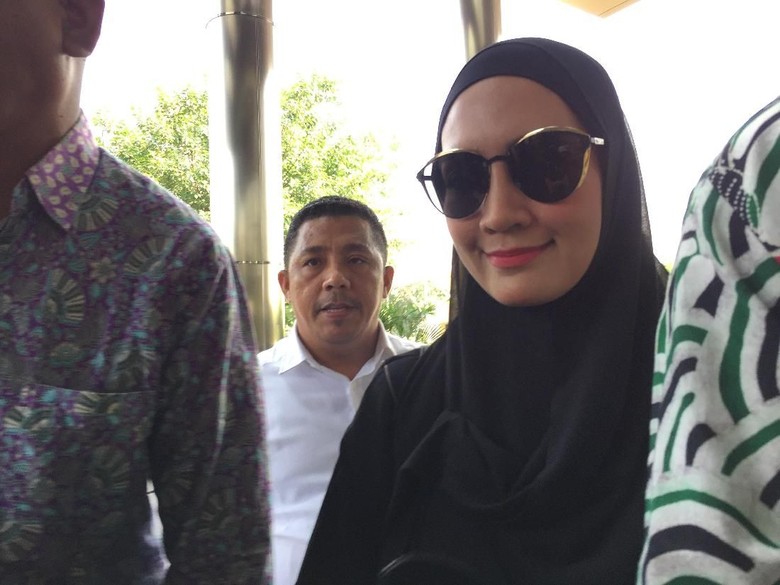 Steffy Burase Datangi KPK, Jadi Saksi Dugaan Suap Gubernur Aceh Steffy Burase Datangi KPK, Jadi Saksi Dugaan Suap Gubernur Aceh